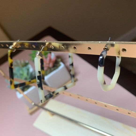 SALE💚 any 3 for $18 💚 Light & Dark Tortoise Acrylic Hoops Earrings - Picture 5 of 5